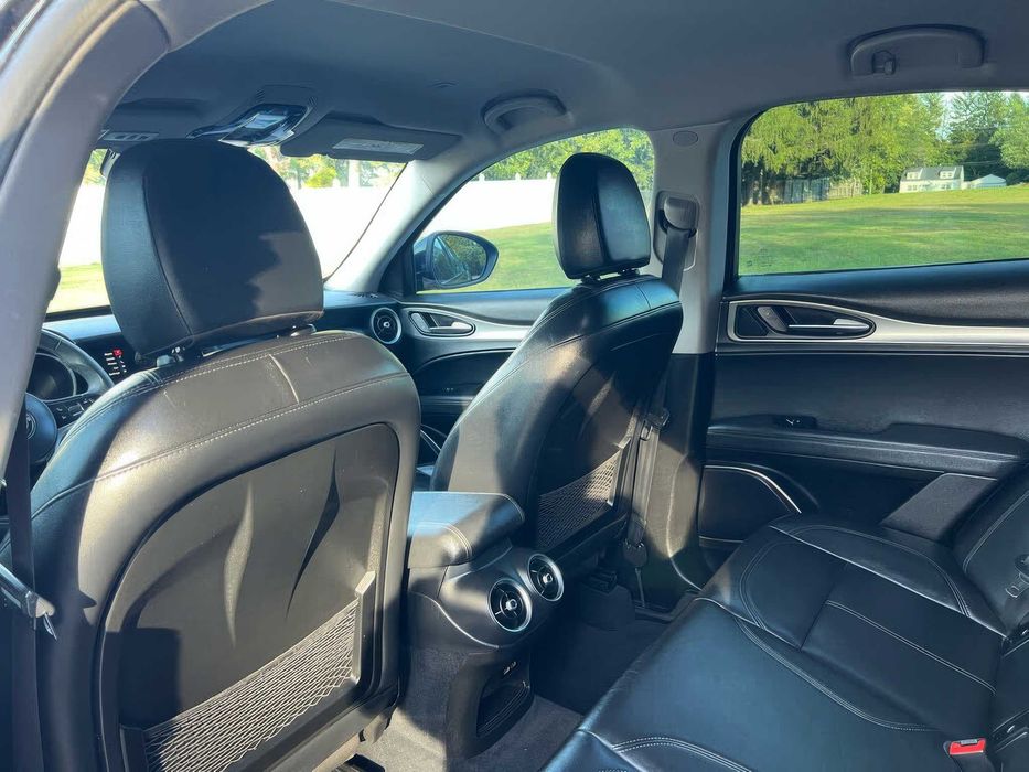 Alfa Romeo Stelvio      2018