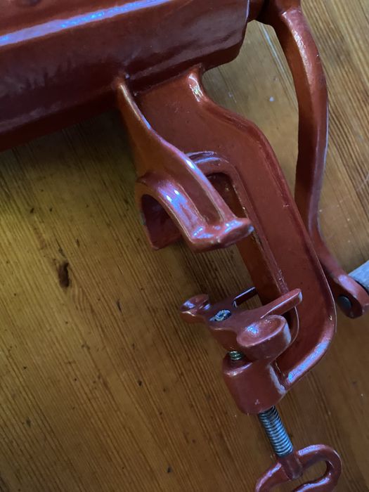 Чугунная ручная мясорубка BONA Германия старинная