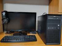 Komputer z monitorem