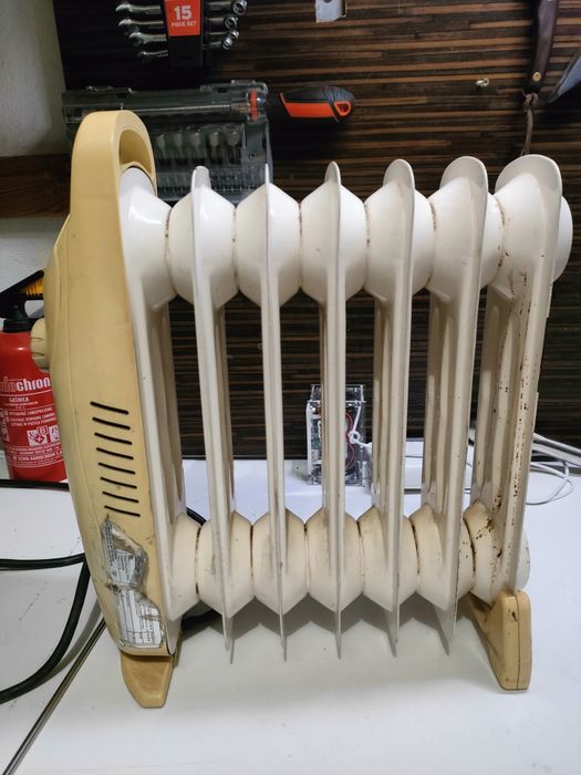 Grzejnik olejowy Ravenson mały 600W body biurko do stróżówki