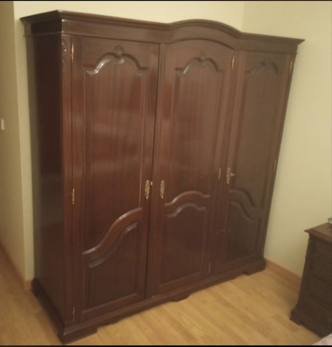 Quarto completo em madeira maciça