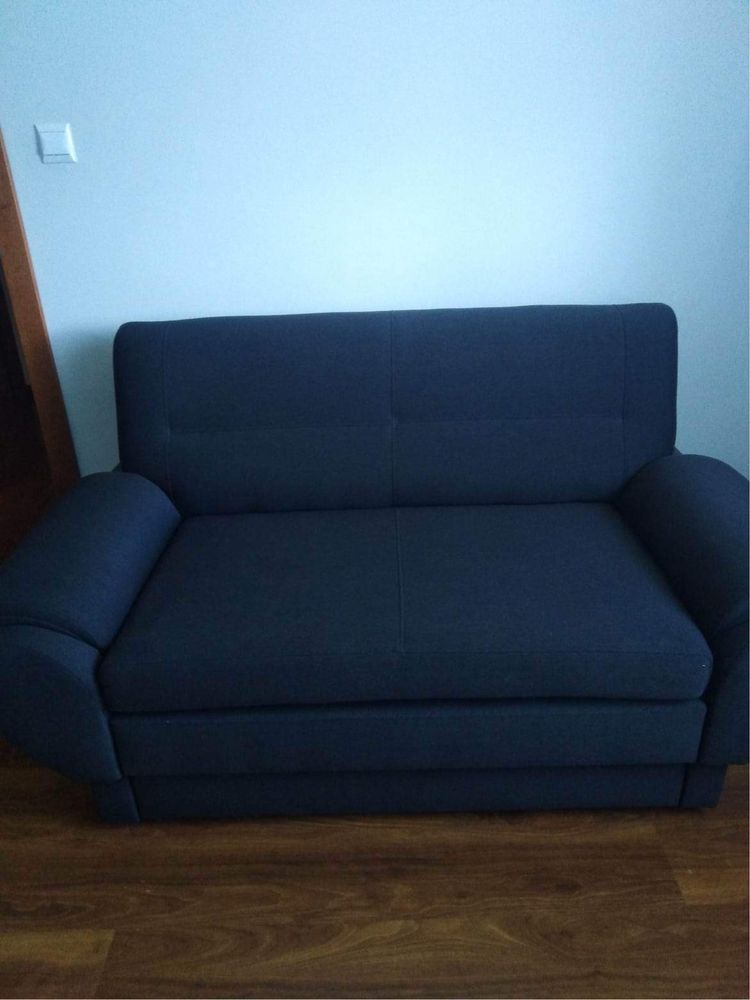 Grafitowa sofa dwuosobowa
