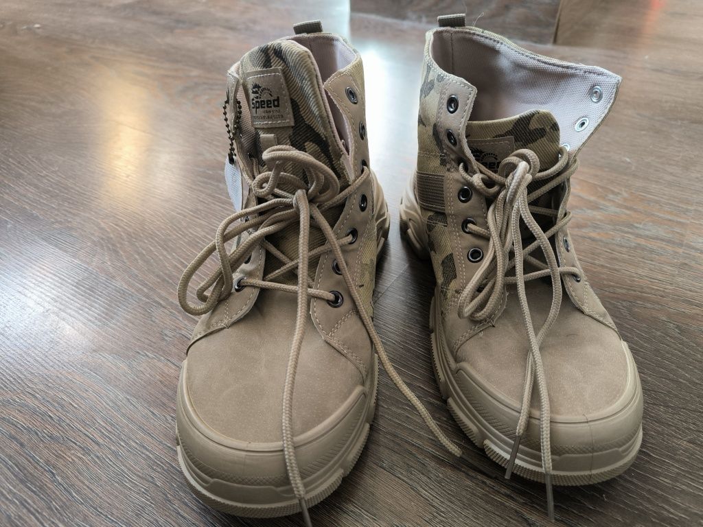 Buty taktyczne w kolorze khaki