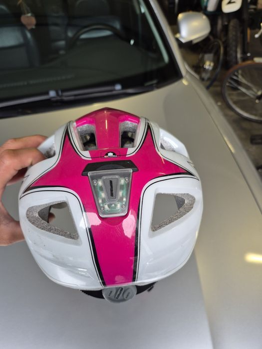 Kask rowerowy z lampka
