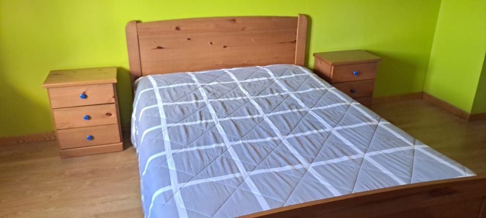 SÓ ESTE FIM DE SEMANA - Mobília de Quarto em madeira - ótimo estado