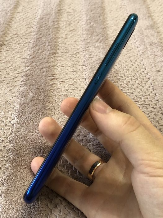 Телефон Huawei P smart 2019 3/64gb класний телефон