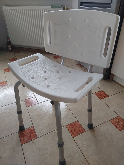 Krzesło prysznicowe z oparciem
