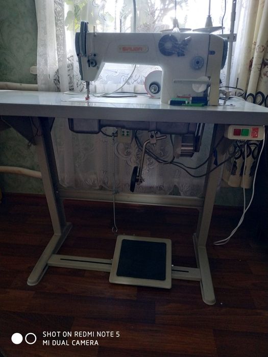 Продам професійну швейну машинку