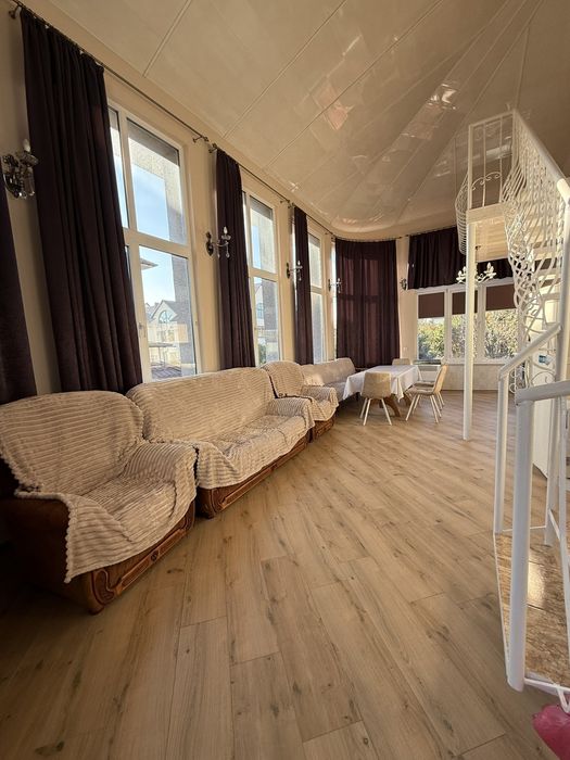 Сдам дом Архитекторская  с ремонтом 4 к 150 м ,место для авто! Киевски