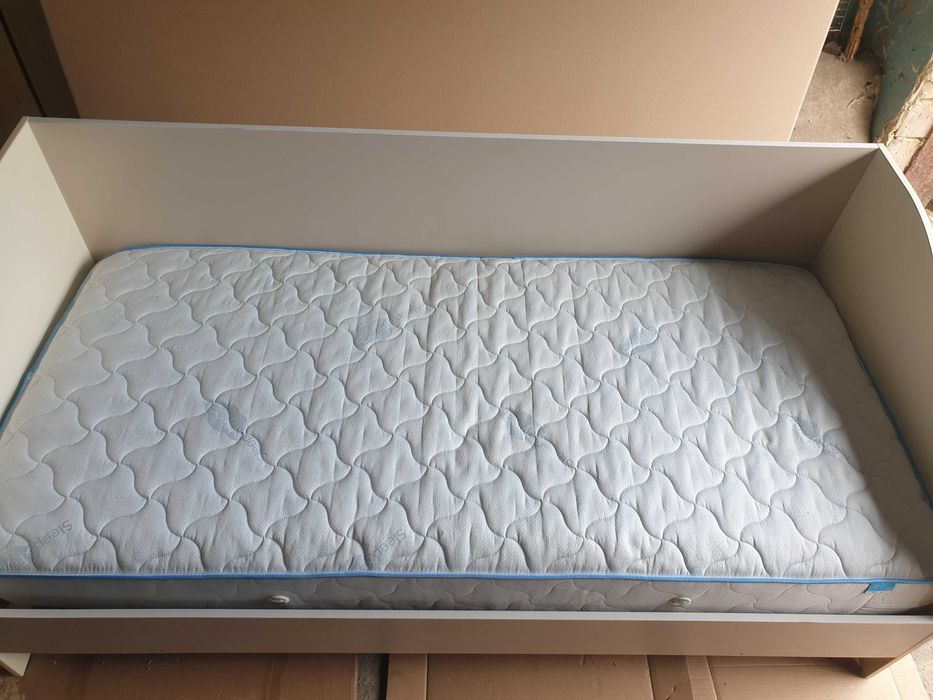 Ліжко з матрацом
