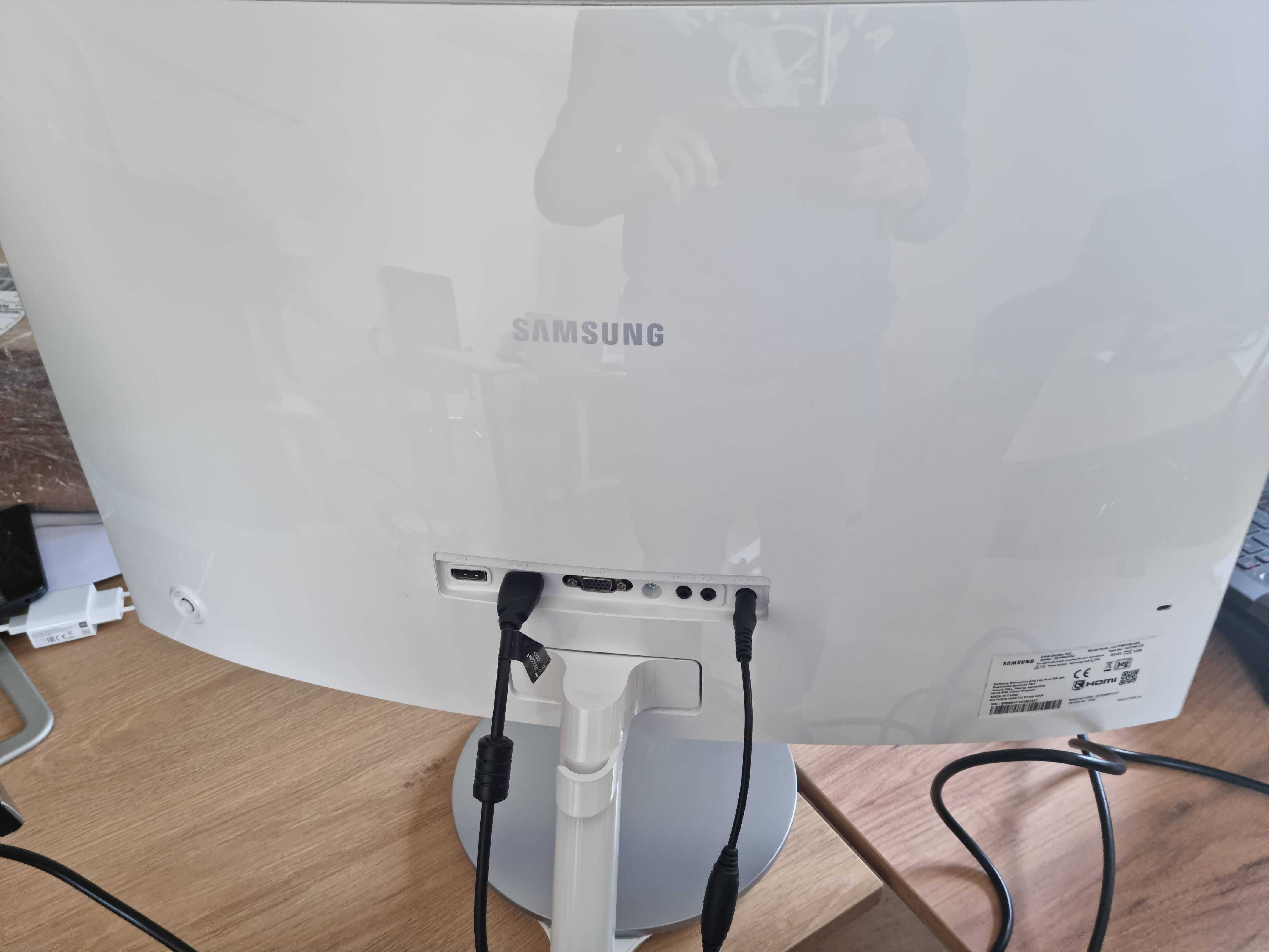 Samsung C27F591FDU (27") 1920 x 1080px Full HD LED - uszkodzony