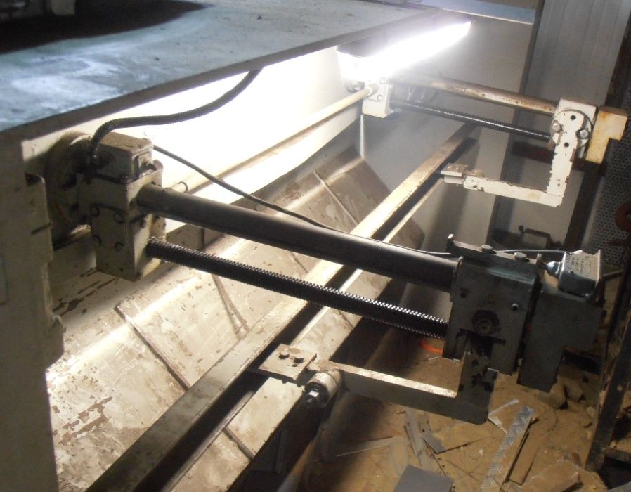 Gilotyna, długość cięcia 2m, grubość 3mm, w ciągłej eksploatacji