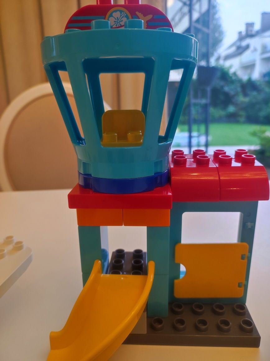 LEGO Duplo lotnisko 10871 po 1 dziecku
