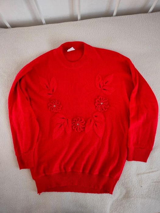 Czerwony lekki sweter
