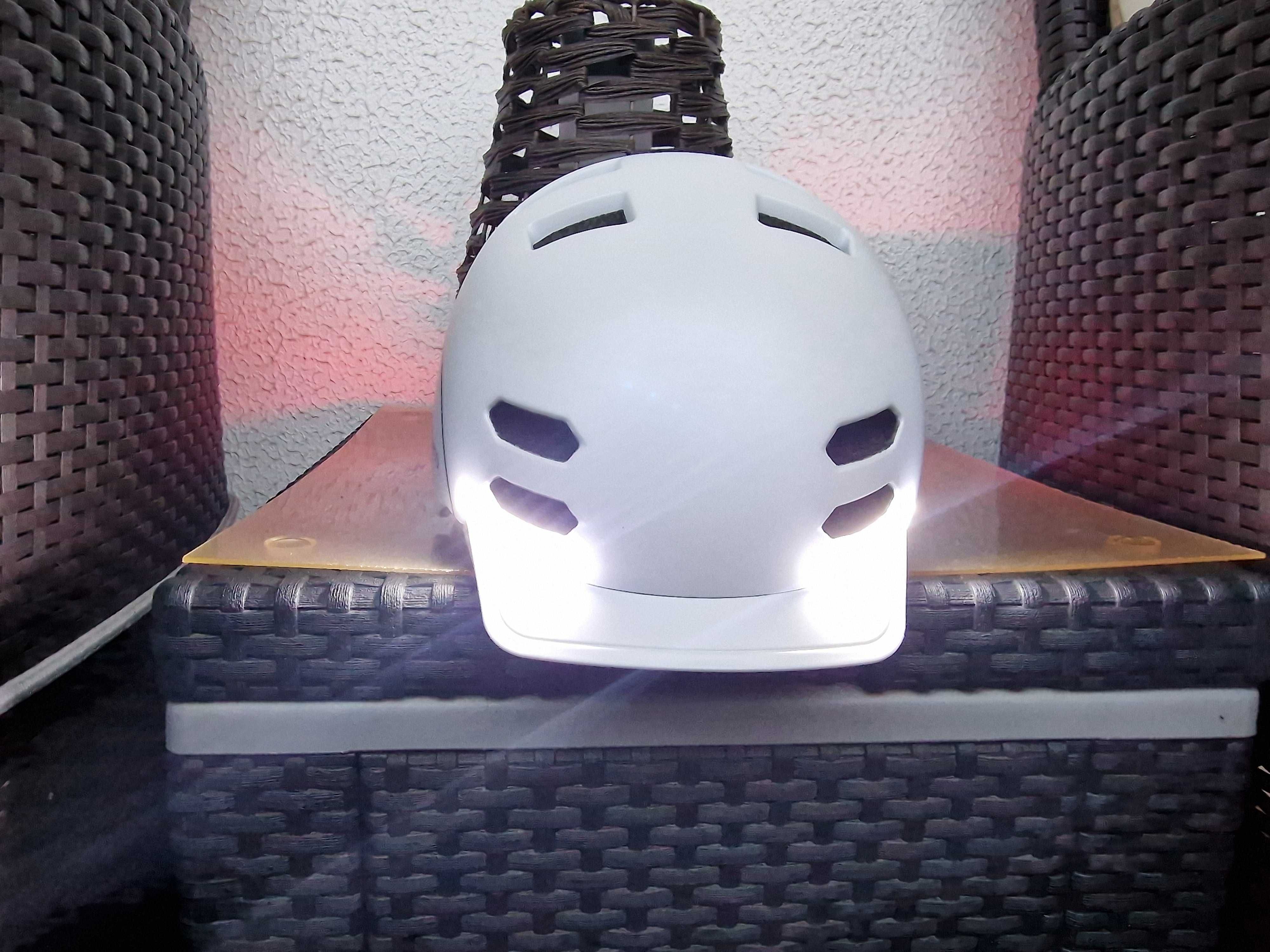 Capacete inteligente SmartGyro com luz de travagem automática