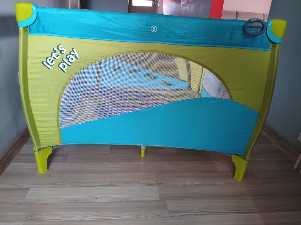 Kwadratowy kojec marki Baby Design Let’s Play