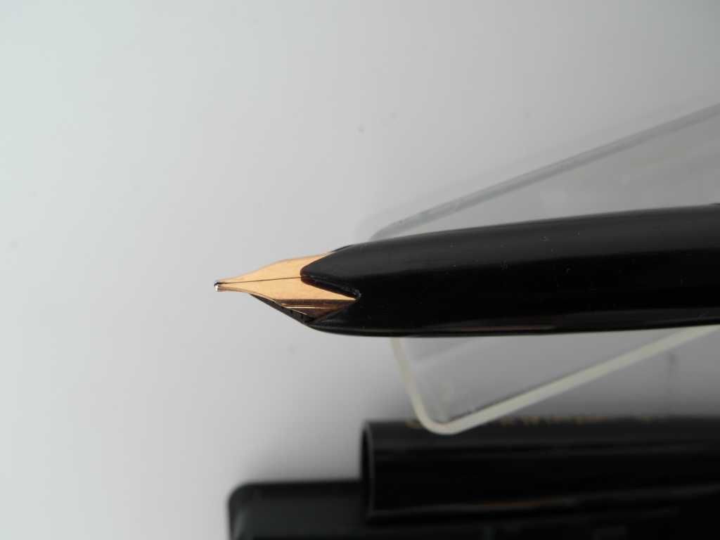 Ручка с золотым пером