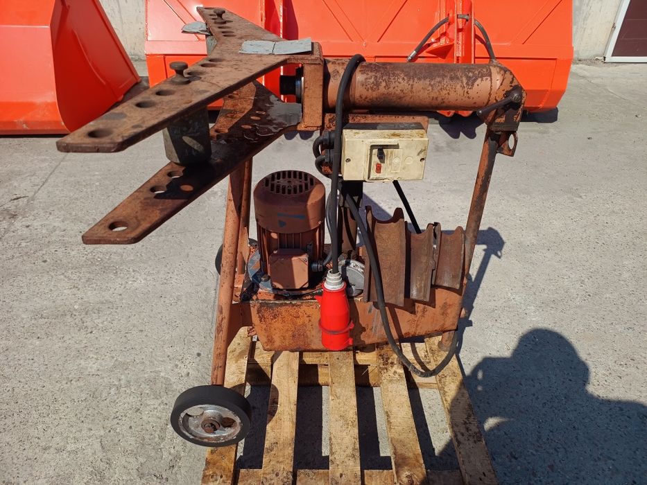 Giętarka do rur hydrauliczna elektryczna ZREMB GH2A