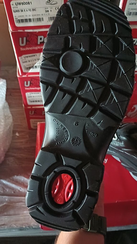 Професійне робоче Захисне взуття U-Power S3 SRC.
