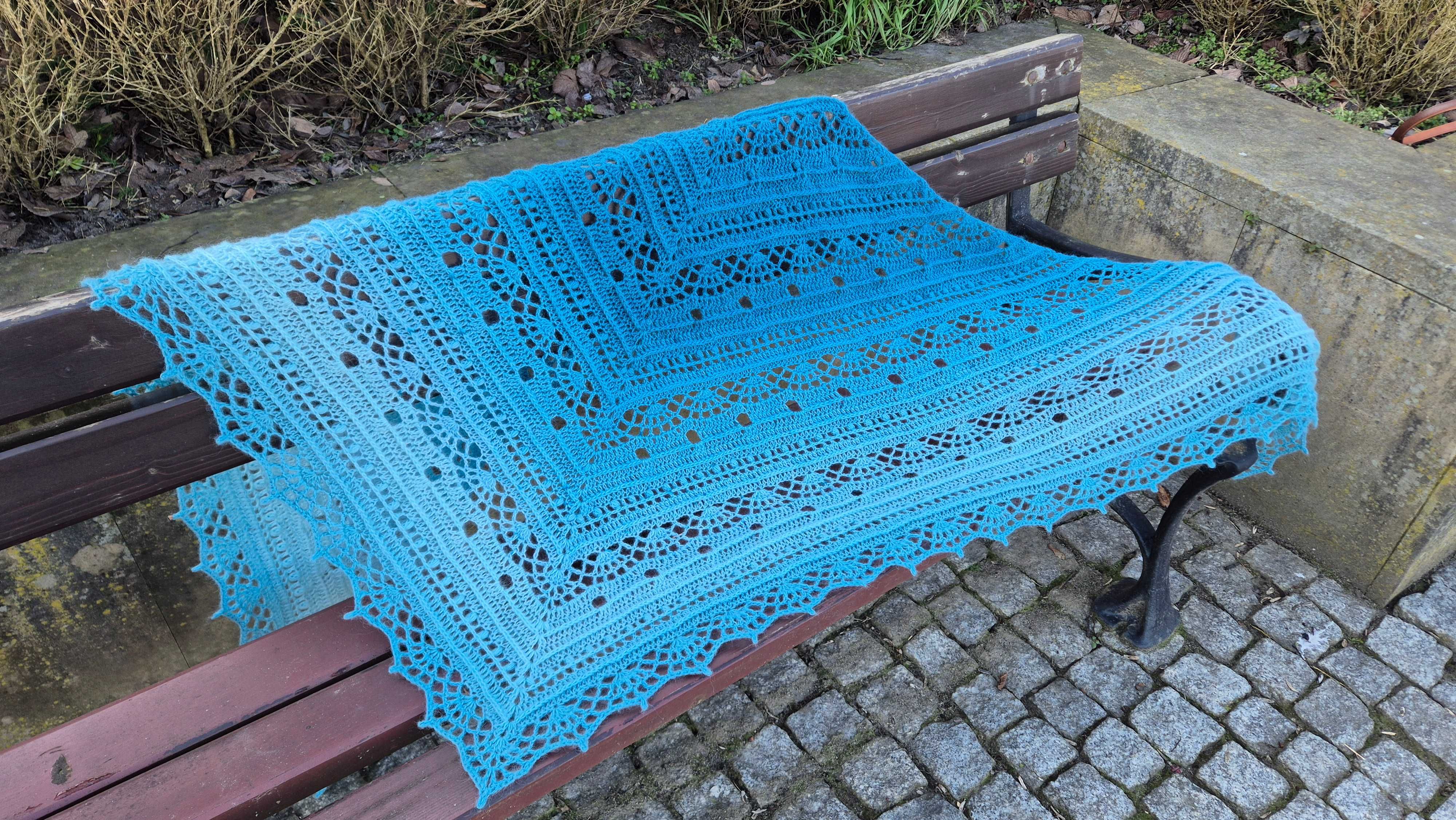 Szmaragdowo-morska chusta na szydełku. Handmade. Ombre. 215/145/90