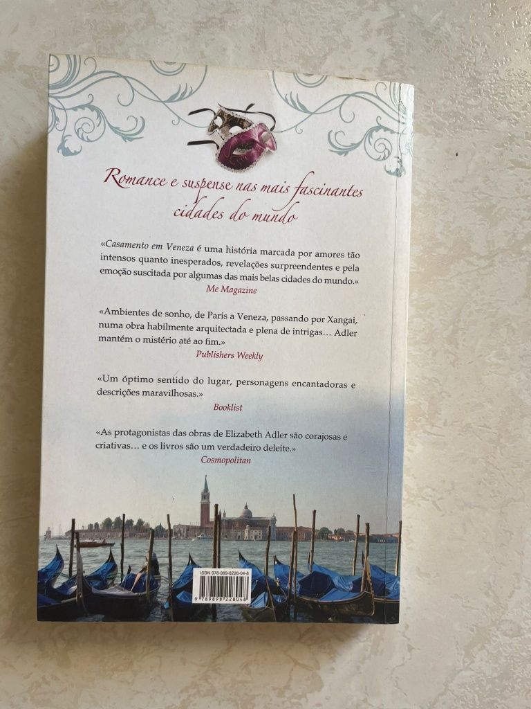 Livro "Casamento em Viena" de Elizabeth Adler