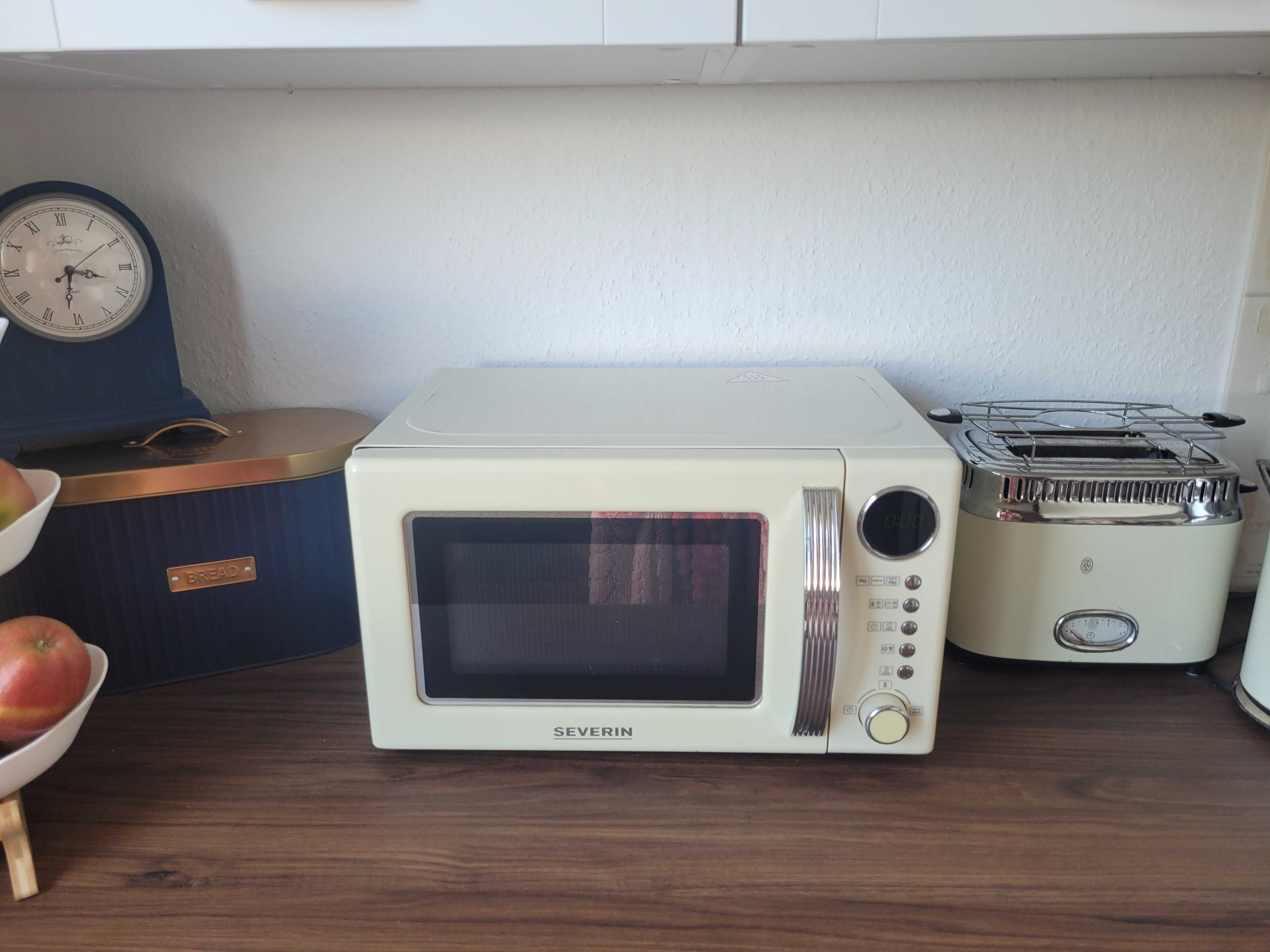 Kuchenka mikrofalowa retro vintage severin Mv7892