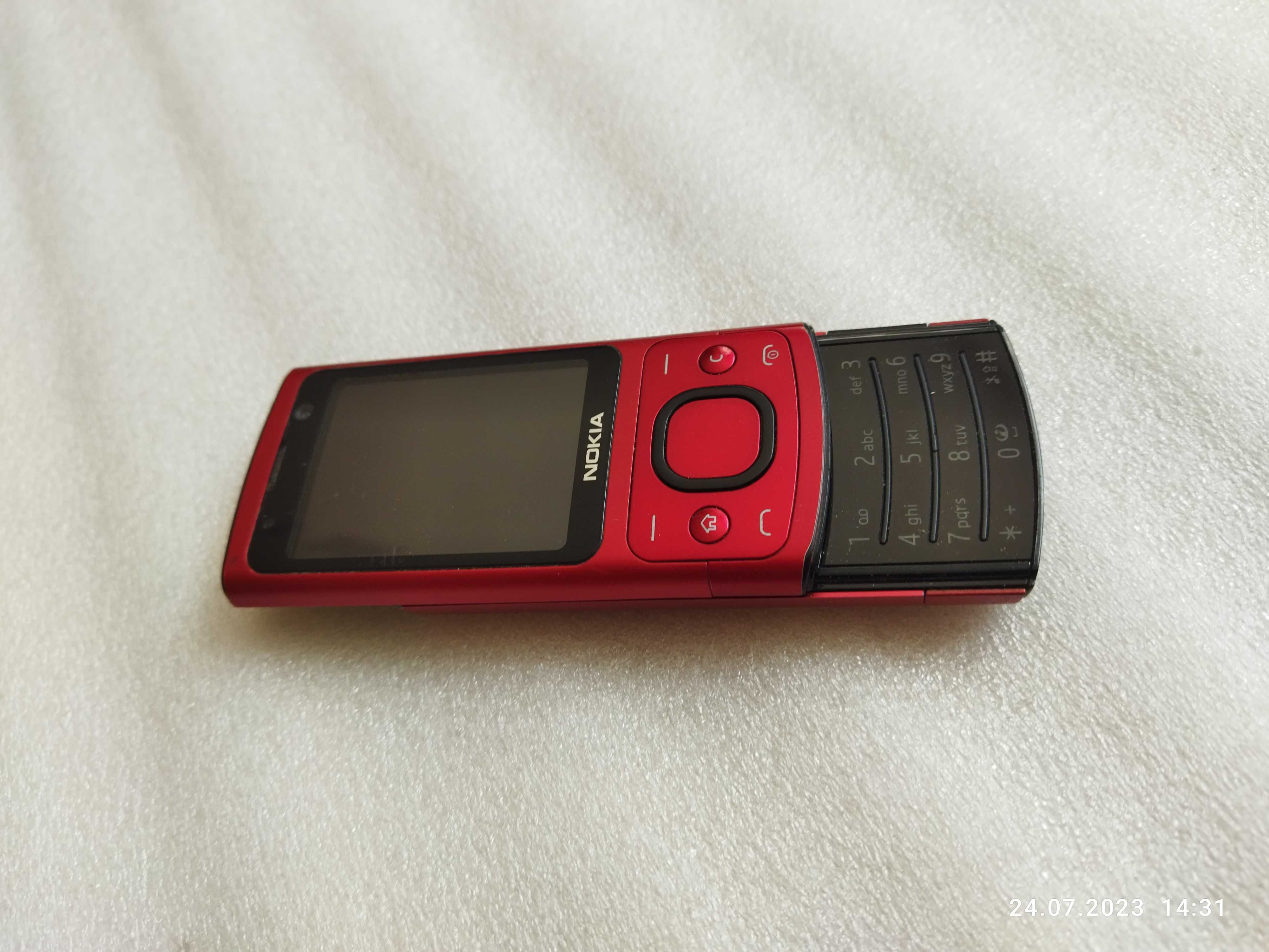 Nokia 6700 Slide W bardzo ładnym stanie