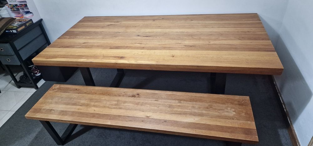 Mesa de madeira de carvalho maciça e banco