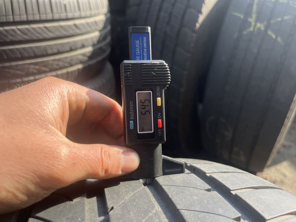 275/40/19 Goodyear Efficient Grip Run Flat 5,5mm 2017r 1szt