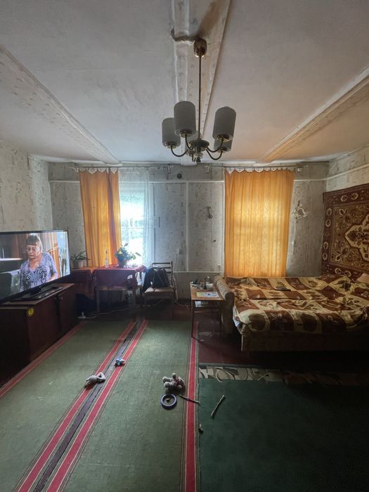 Продам частину будинку по вулиці Народного руху