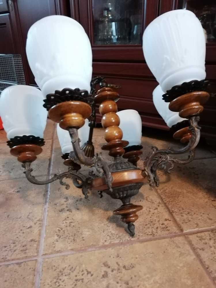 Żyrandol stylowy .