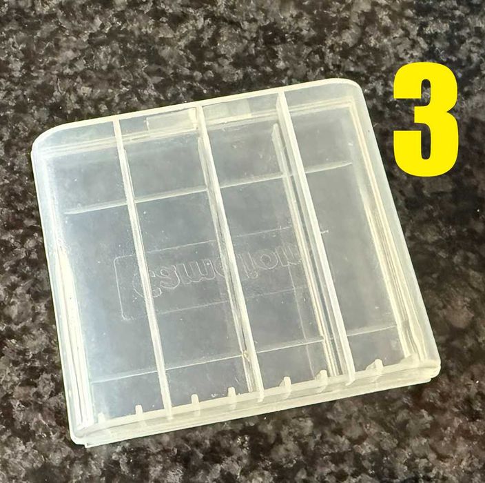 4 Caixas plásticas pilhas AA e AAA