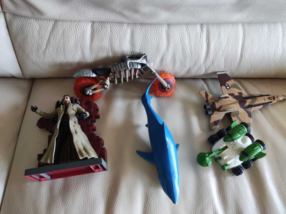 Figuras Actionman e outros bonecos