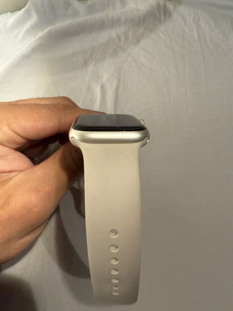Apple Watch S7 Starlight - 45 MM Wi-Fi