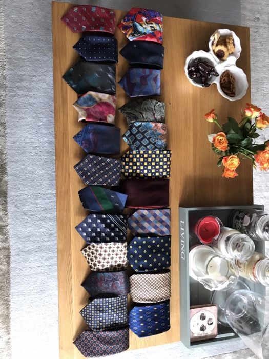 23 krawaty- eleganckie w idealnym stanie