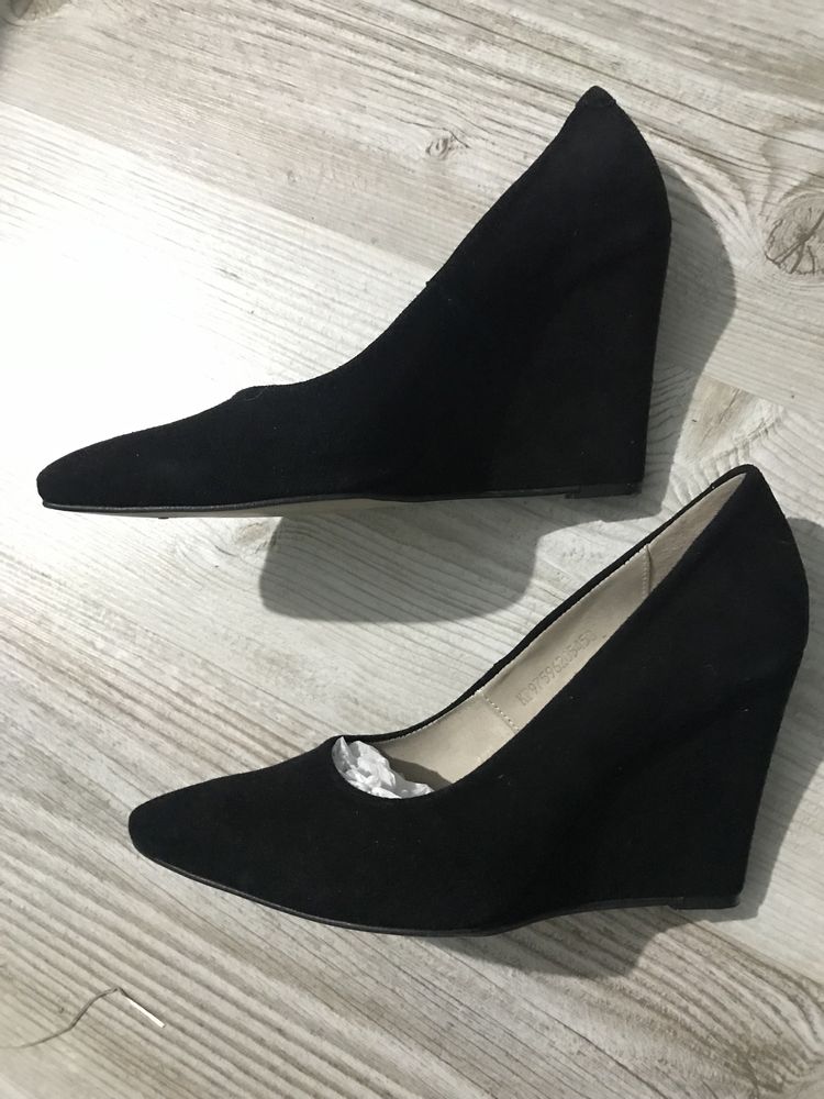 Продам женские туфли 38