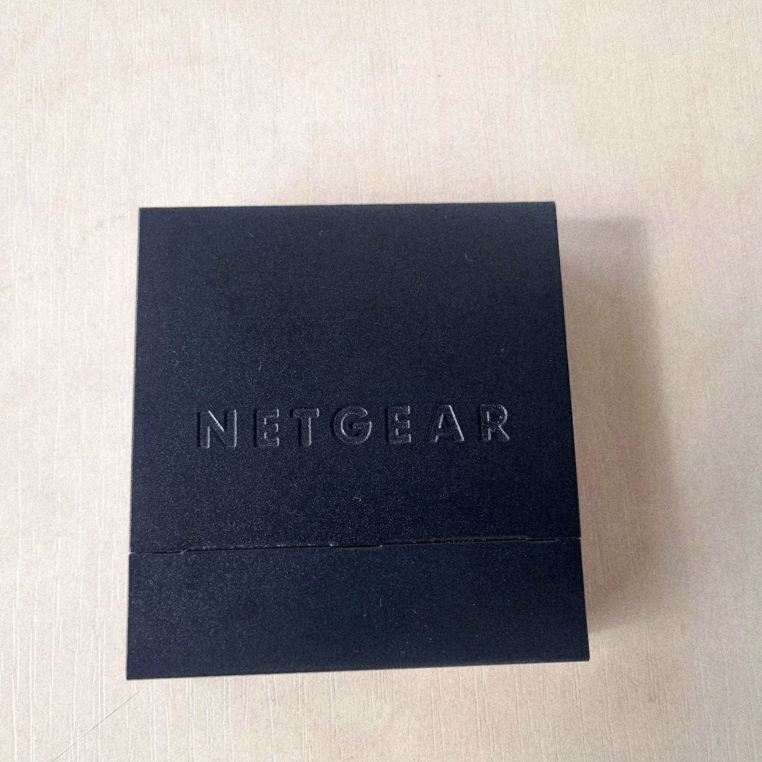Комутатор Netgear GS305