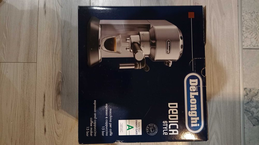 Ekspress do kawy de longhi dedica style EC685.M