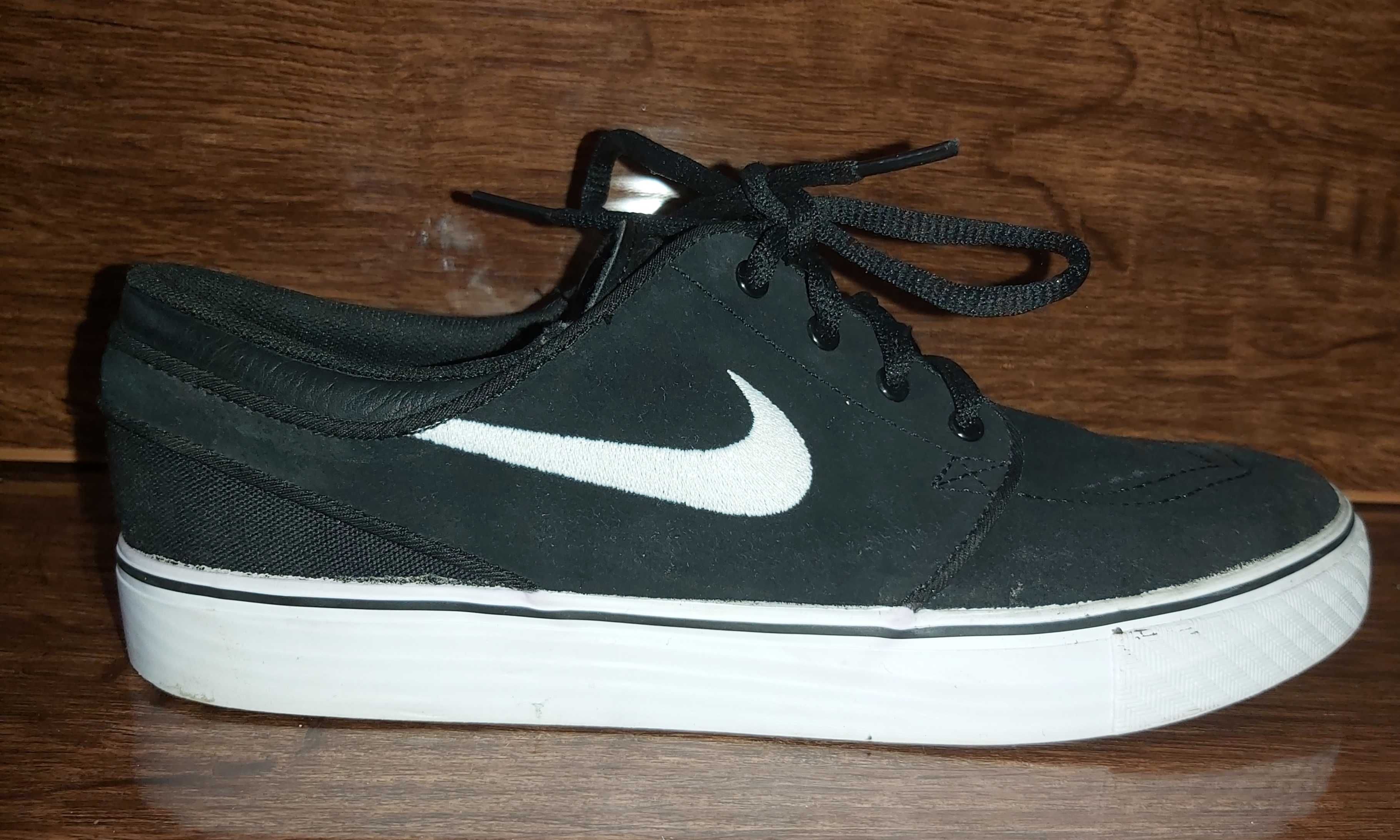 NIKE SB Stefan Janoski