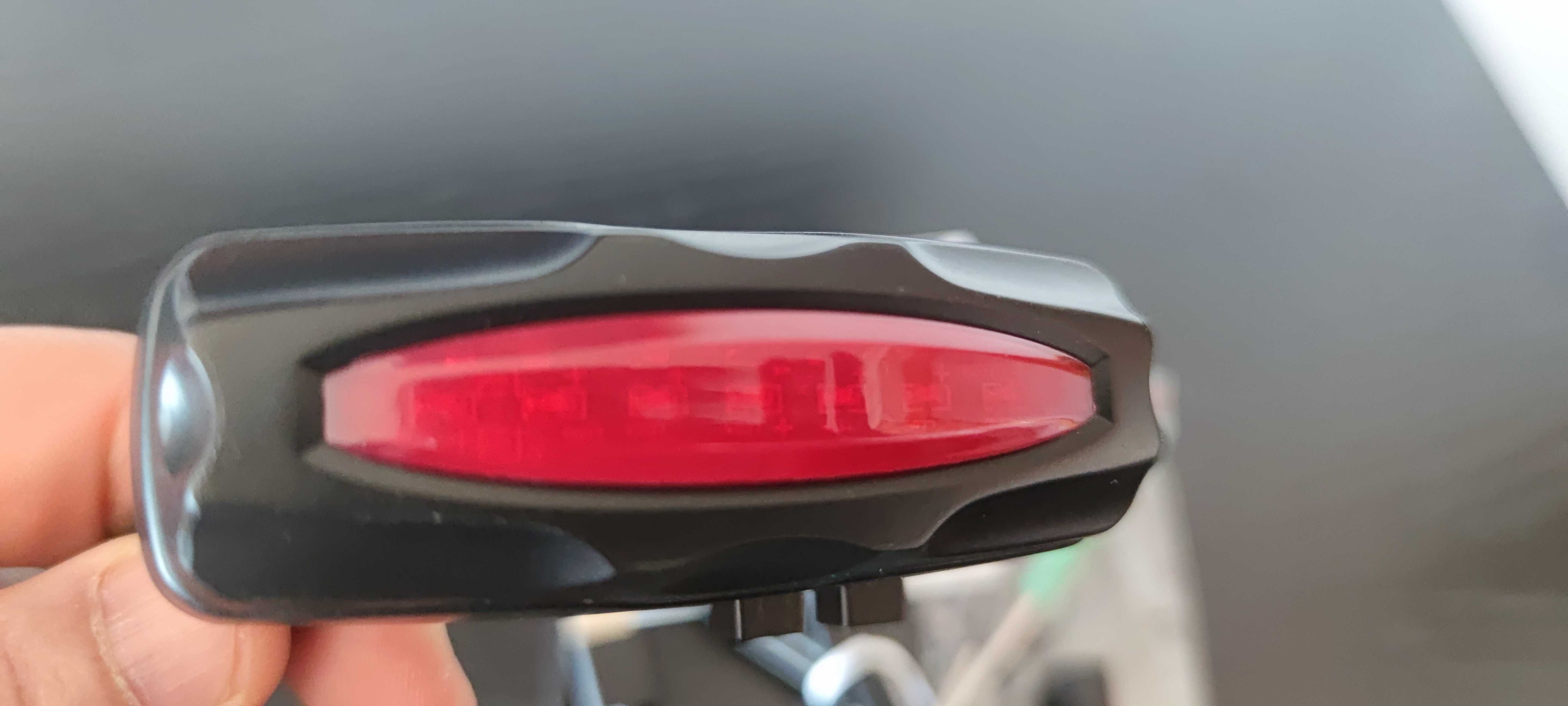 Localizador GPS oculto escondido luz refletora de bicicleta moto