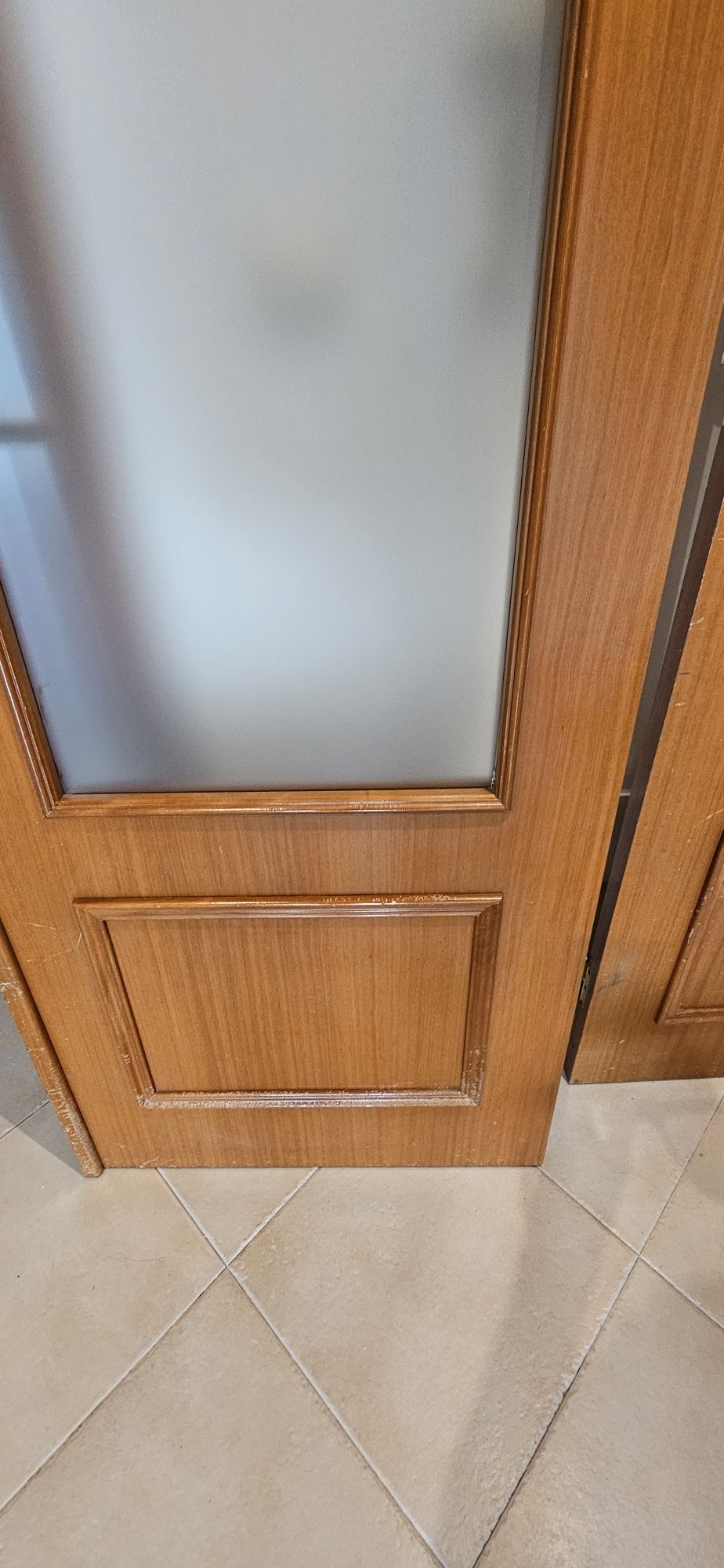 2 Portas com aros.