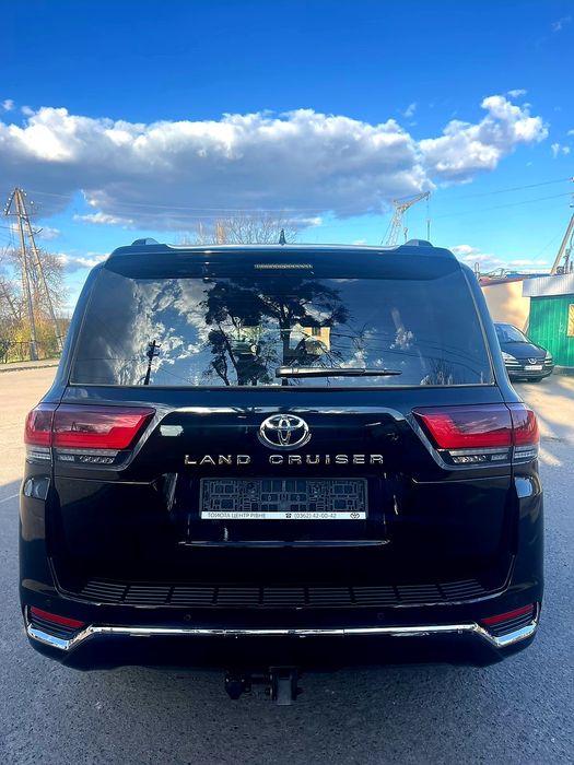 Toyota Land Cruiser 300