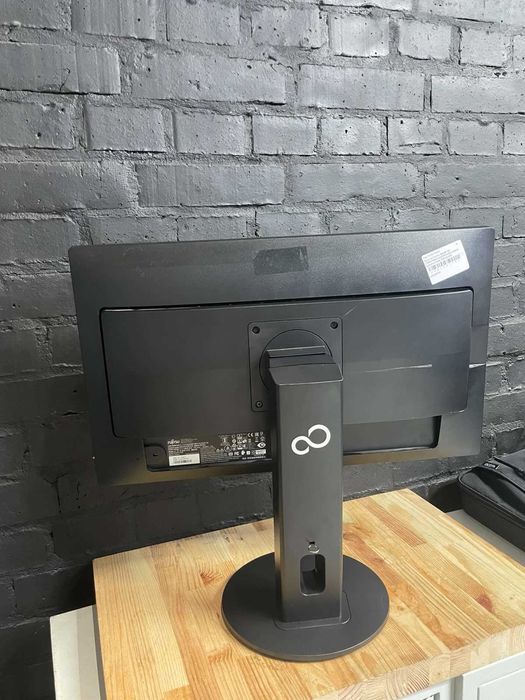 Б/В монітор Fujitsu 24" IPS В наявності багато моніторів різних