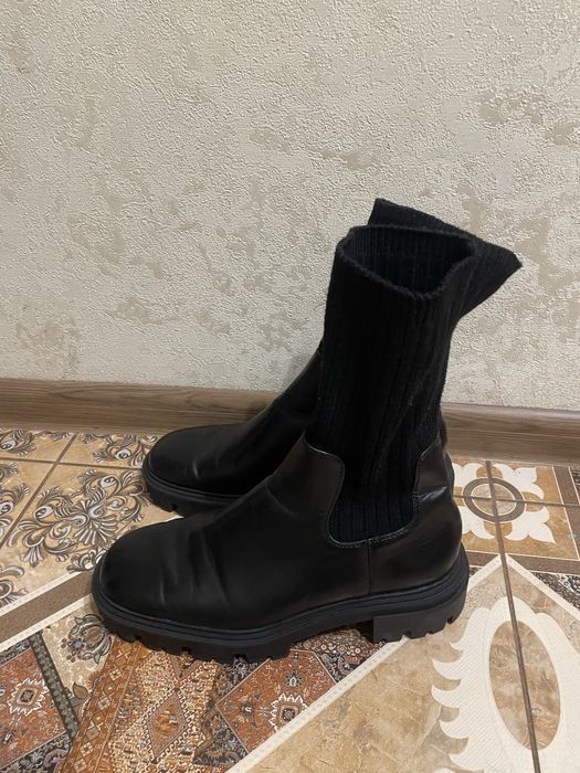 Стильні шкіряні черевики осінні Zara