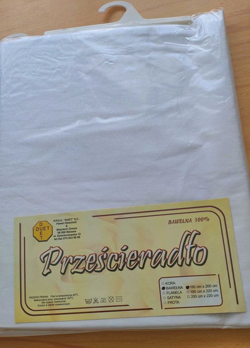 4 prześcieradła. Nowe, w folii.