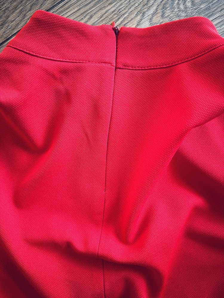 Czerwona trapezowa sukienka r.M