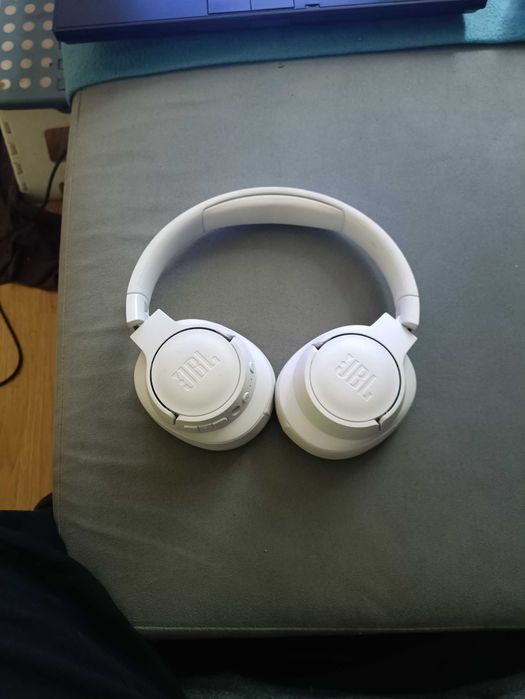 Słuchawki nauszne JBL TUNE 760NC bezprzewodowe dla seniorów turystyka