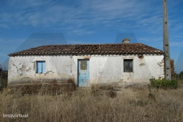 Propriedade Com Duas Ruínas, Poços E Eletricidade - Ourique (Beja)