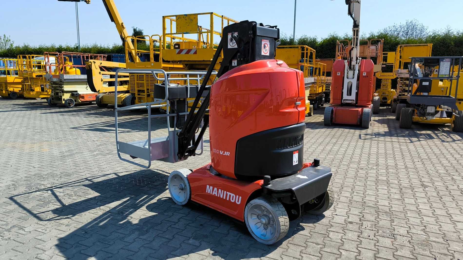 Elektryczny podnośnik masztowy MANITOU 100 VJR rok 2017 model 2018