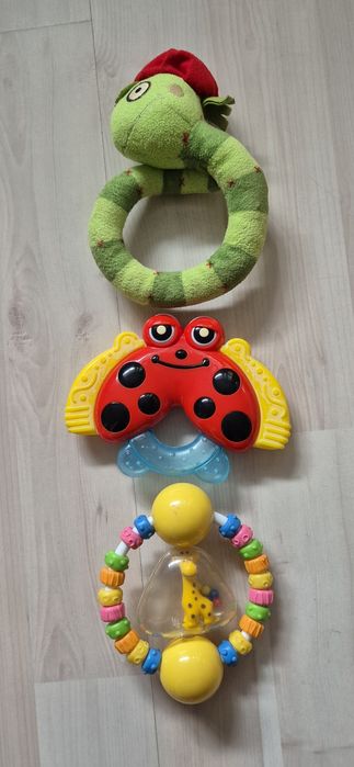 Fisher Price kolorowe drzewko na przyssawce + inne grzechotki. Zestaw.